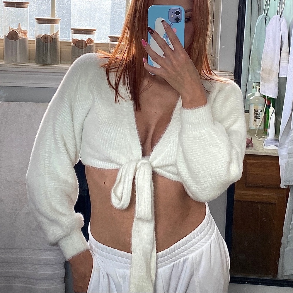 cropped fuzzy sweater🤍🎧🍨